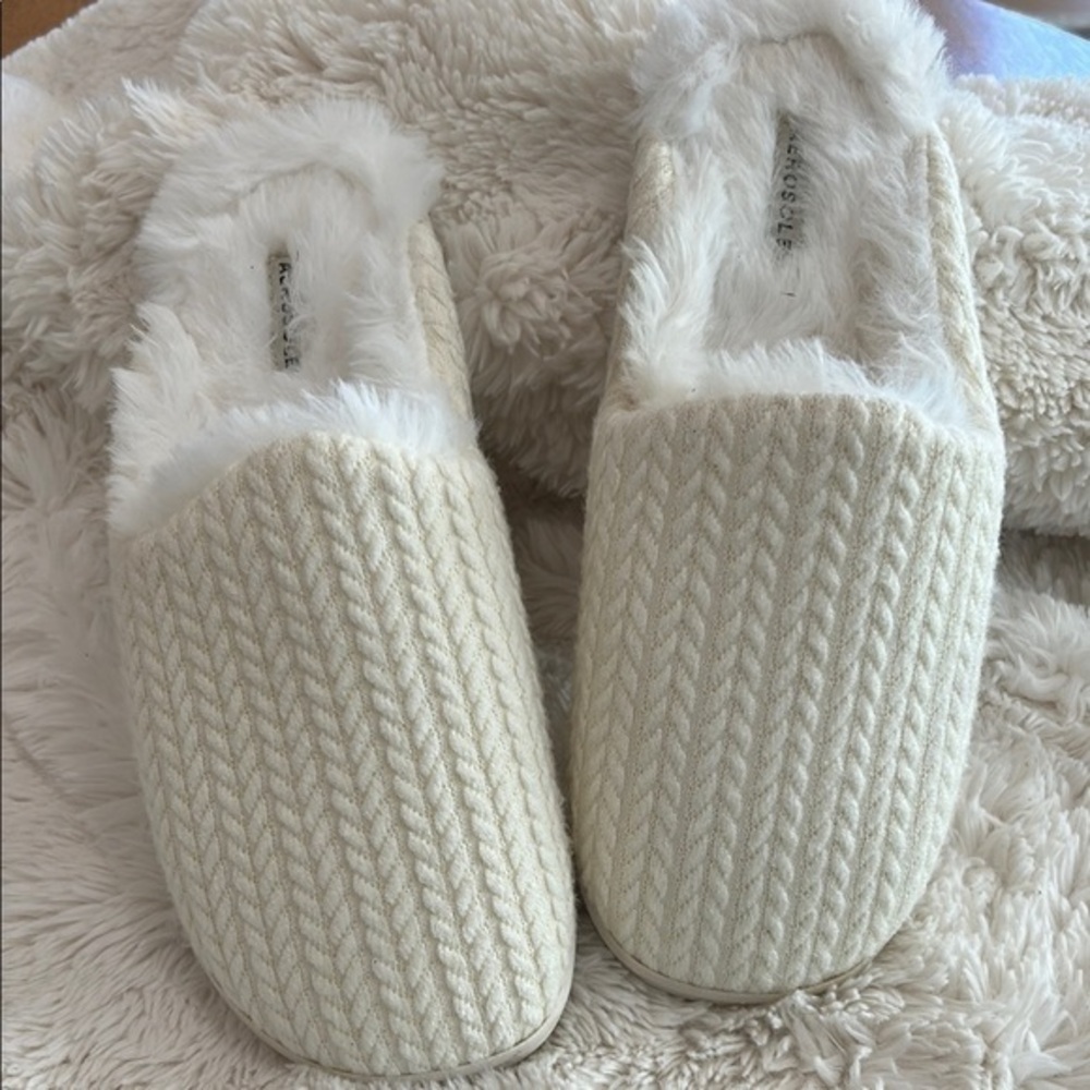AEROSOLES Ivory Knit Slippers with Faux Fur